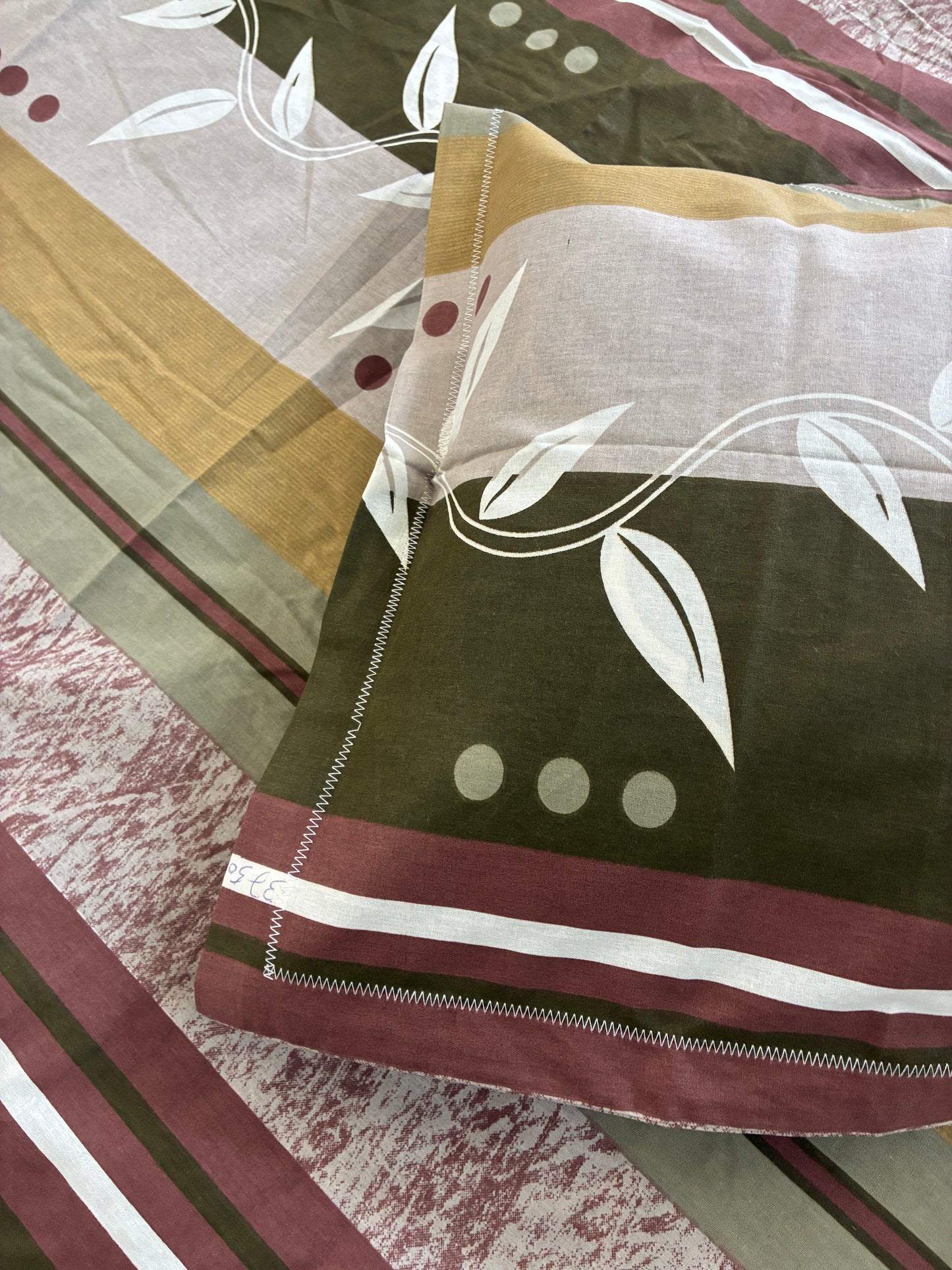 Fitted Cotton Bedspread (2 pillow covers)