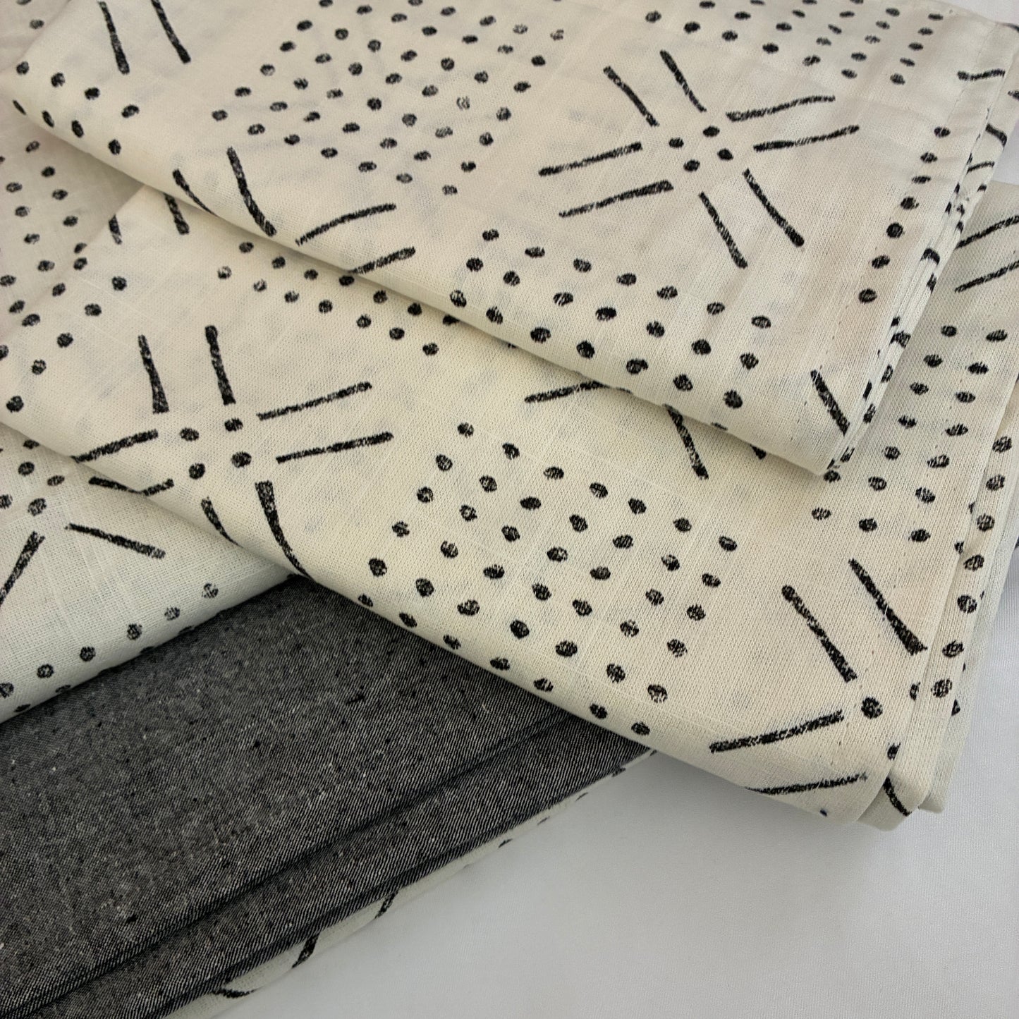 King Size Cotton Bedspread 100x110 in (2 pillow covers)