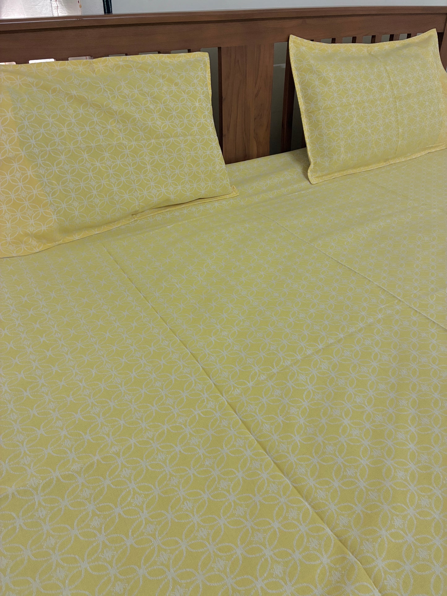 Premium Yellow King Size Bedspread 108 x 108 in