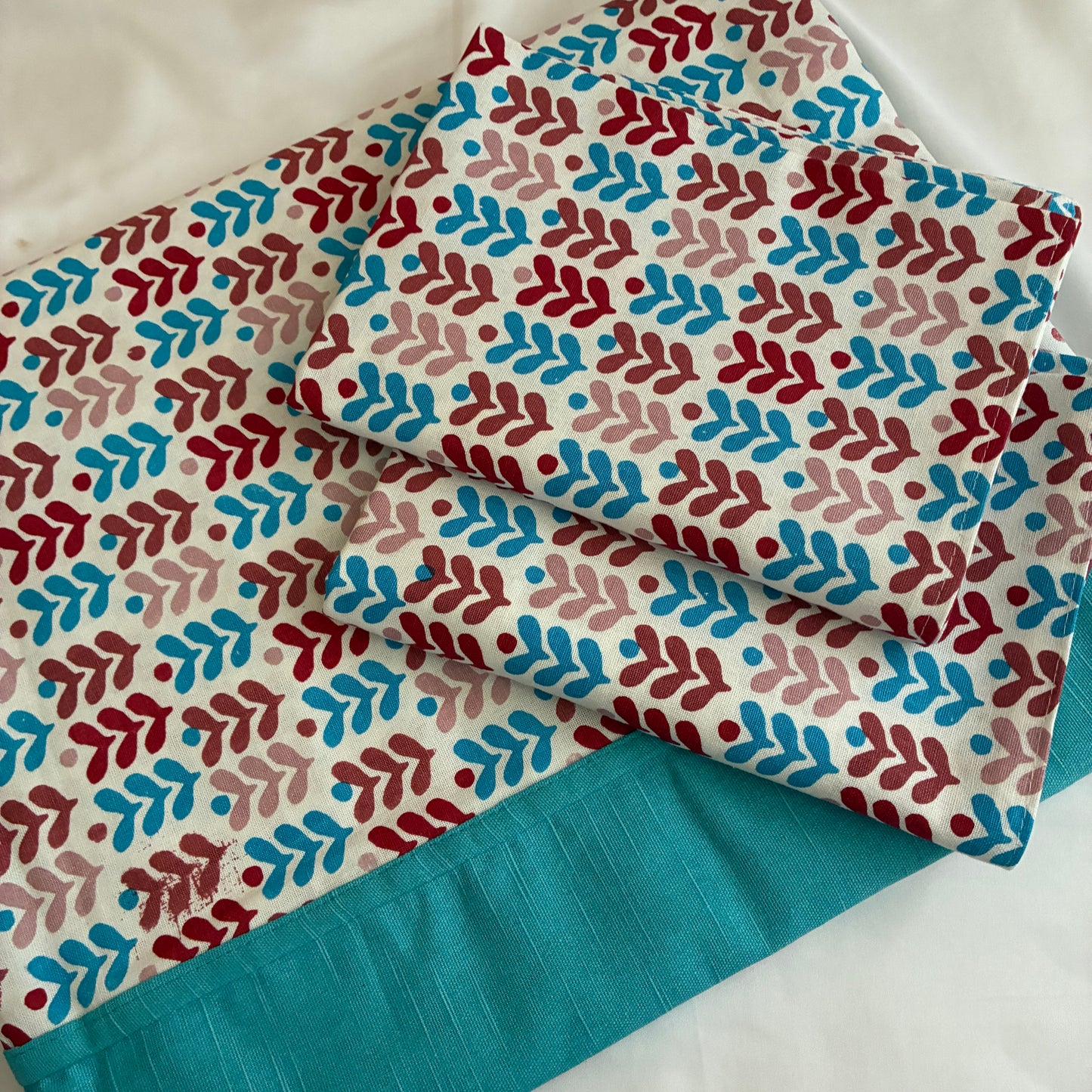 Blue Leaf Queen Size Bedspread 90x100 inches ( 2 PILLOW COVERS)