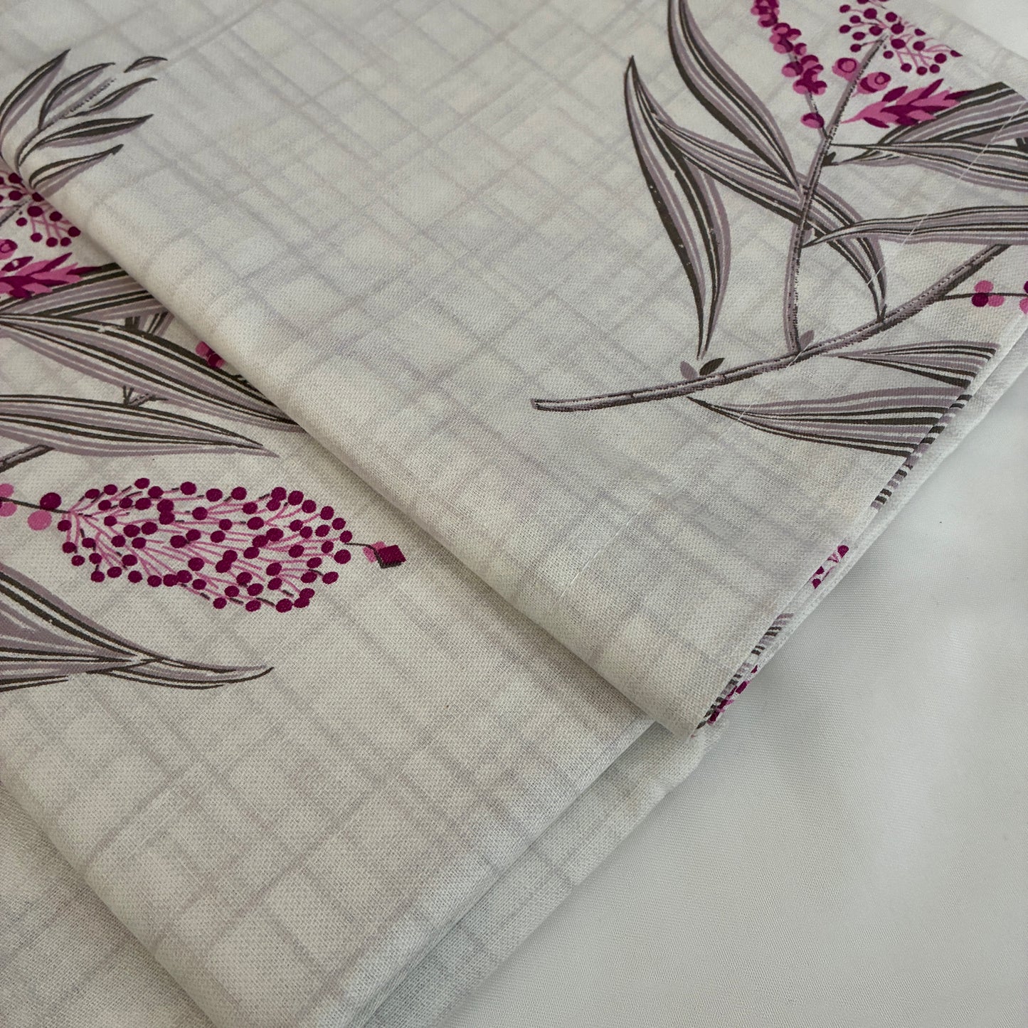 Purple corn 300tc premium Queen bedspread 90x100 in(2 pillow covers)