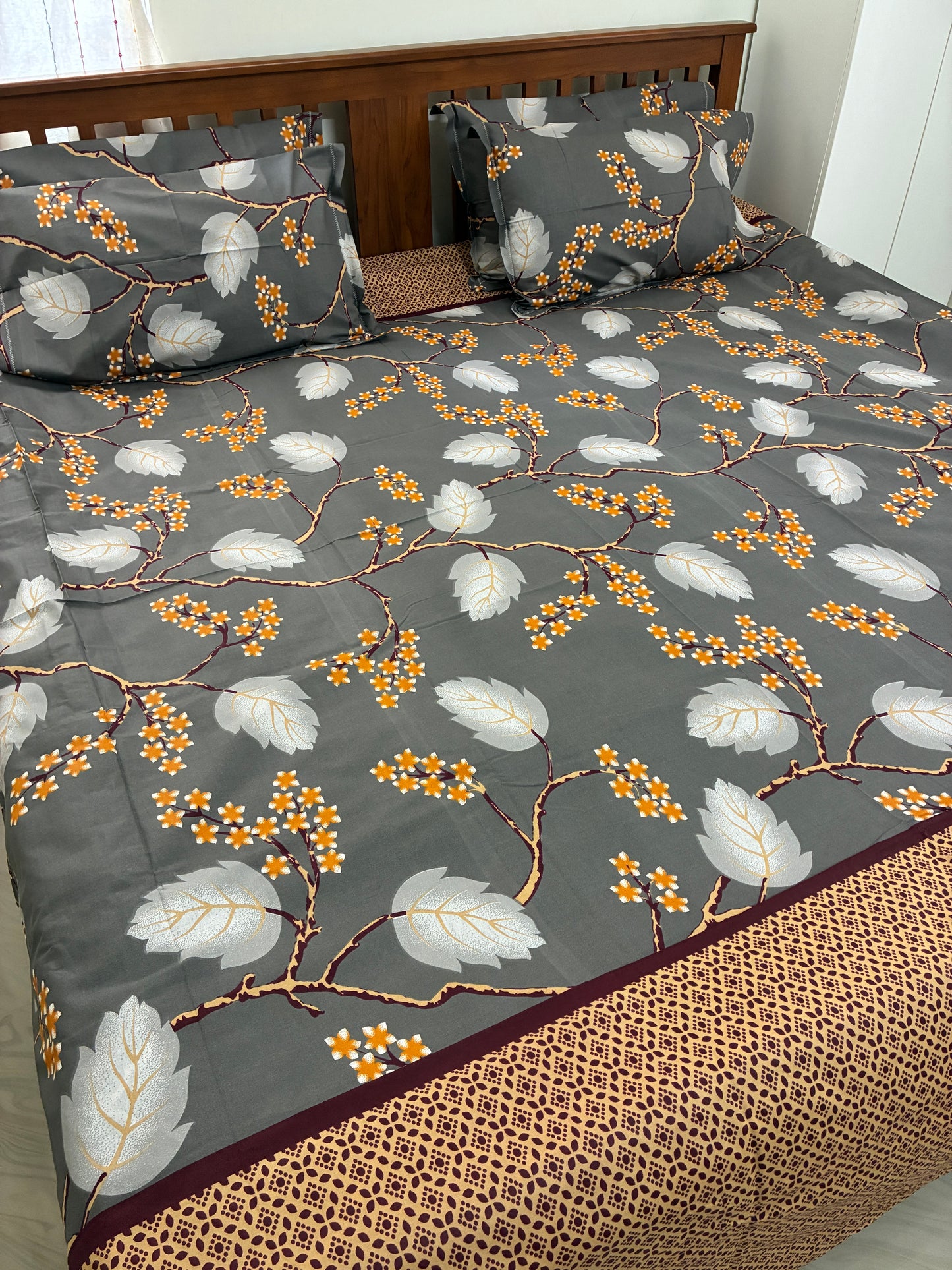 Super King Size Bedspread 110 x 120 inches With 4 Pillow Covers