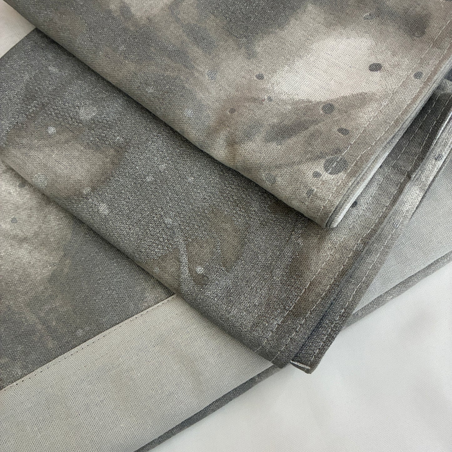Grey Abstract Queen bedspread 90x100 in(2 pillow covers)