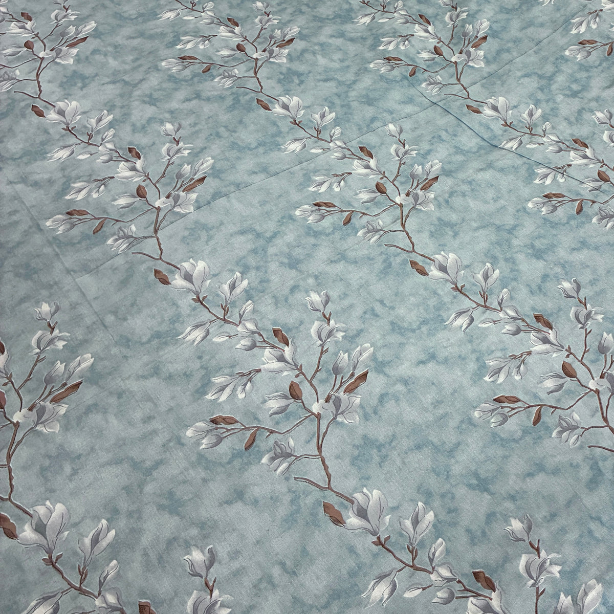 Super King Size Bedspread 120x 120 inches (2 PILLOW COVERS)