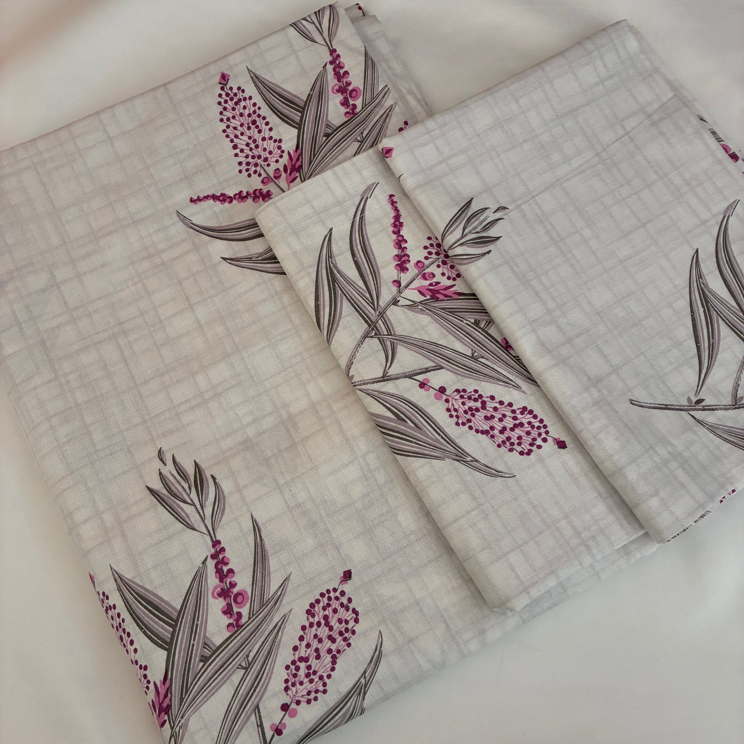 Purple corn 300tc premium Queen bedspread 90x100 in(2 pillow covers)