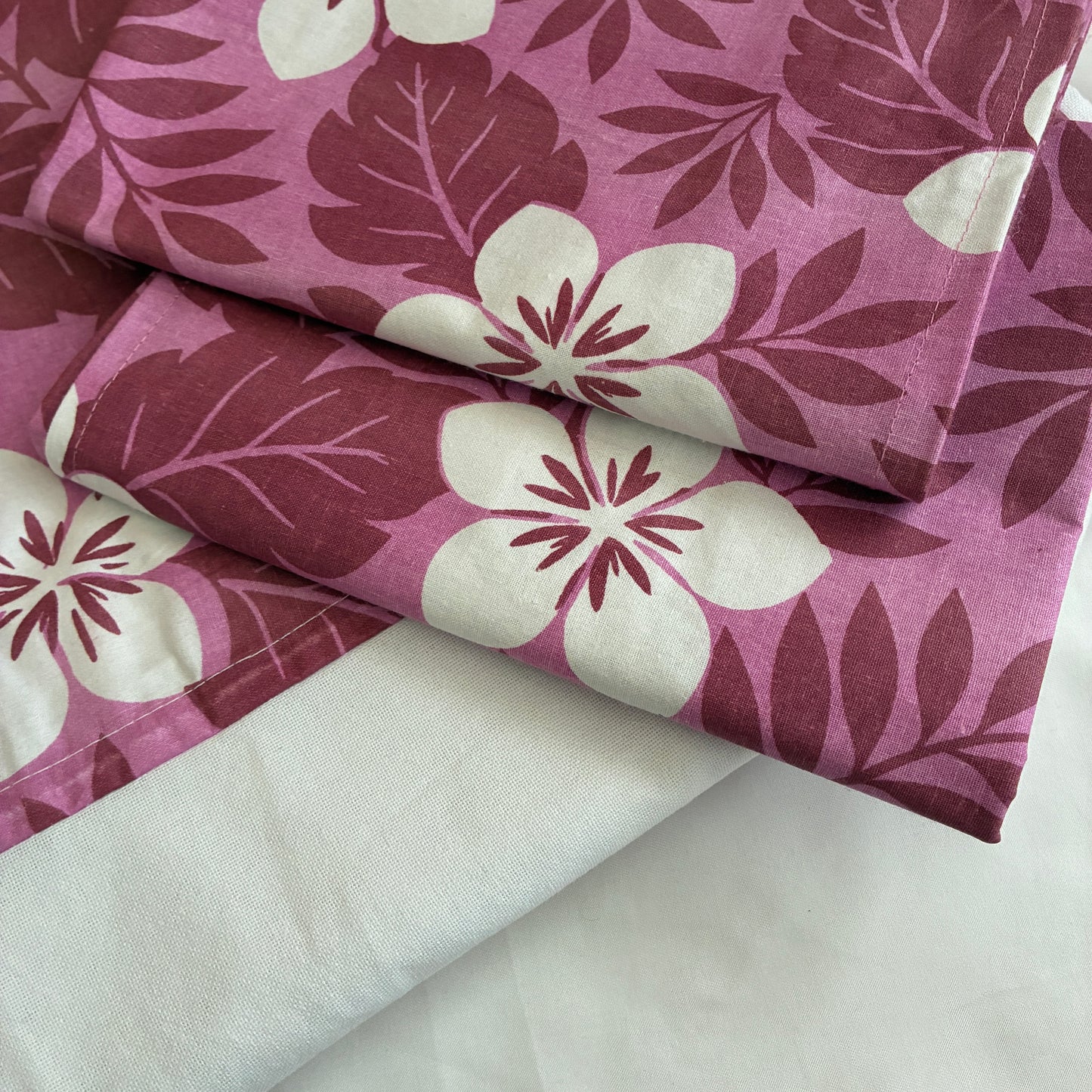 Mauve ixora Queen Size Bedspread 90x100 inches ( 2 PILLOW COVERS)