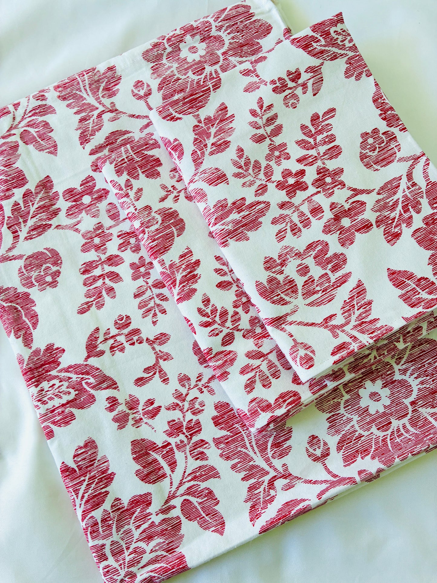 Single Size Cotton Bedspread with 2 Pillow Covers 60 x 90 in