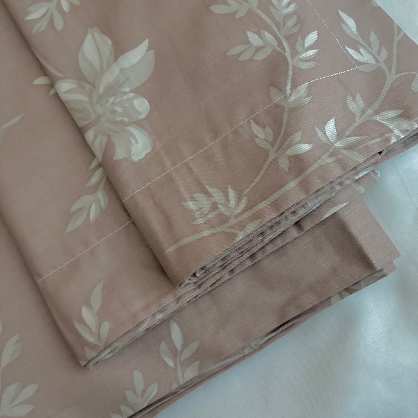 Super King Size Bedspread 120x 120 inches (2 PILLOW COVERS)
