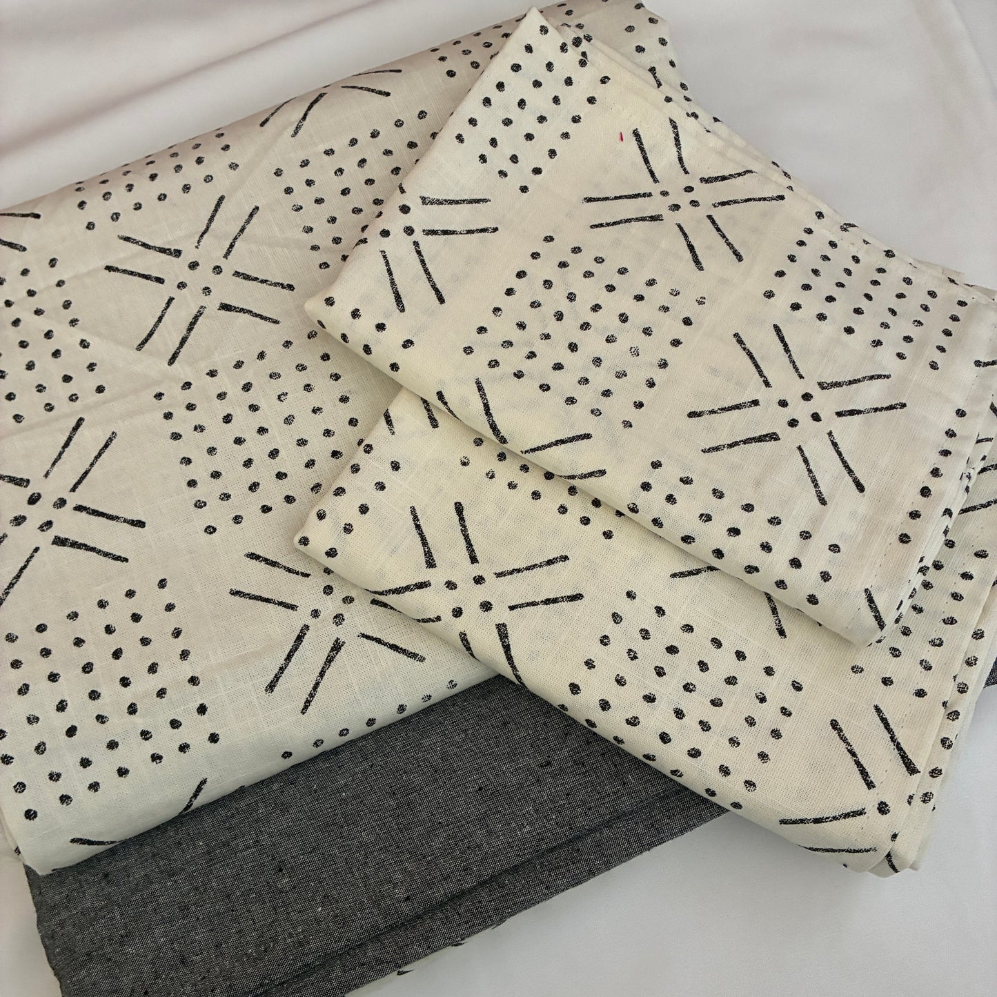 King Size Cotton Bedspread 100x110 in (2 pillow covers)