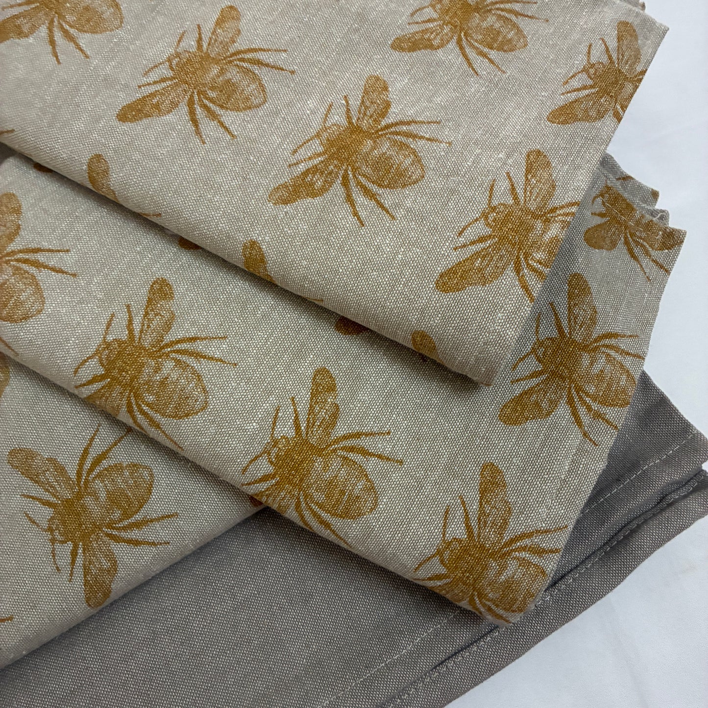 Honey Bee King Size Cotton Bedspread 100x110 in