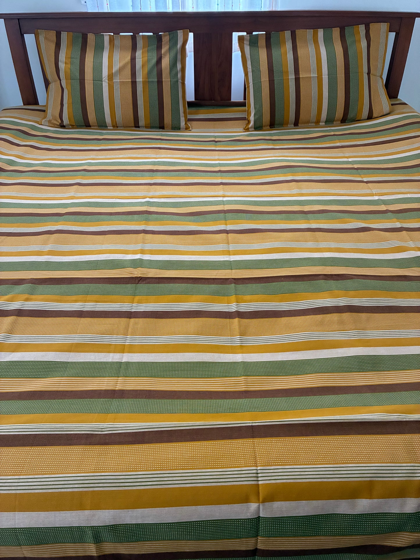 Premium Stripes King Size Bedspread 108 x 108 in