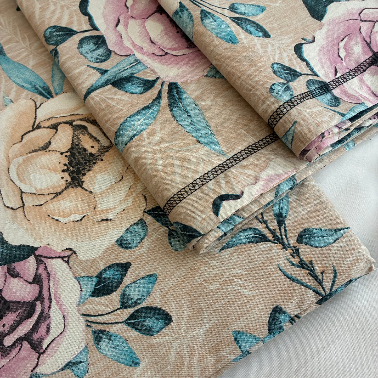 Super King Size Bedspread 120x 120 inches (2 PILLOW COVERS)