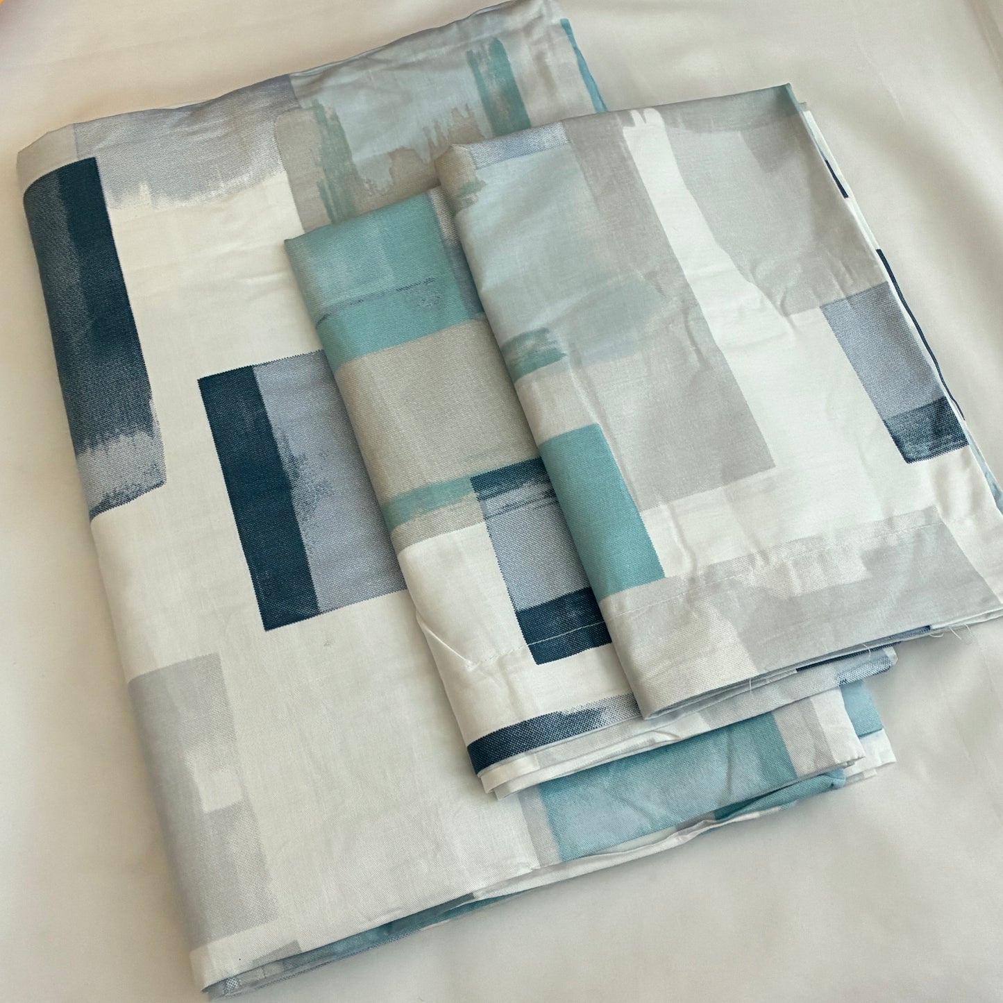 Super King Size Bedspread 120x 120 inches (2 PILLOW COVERS)