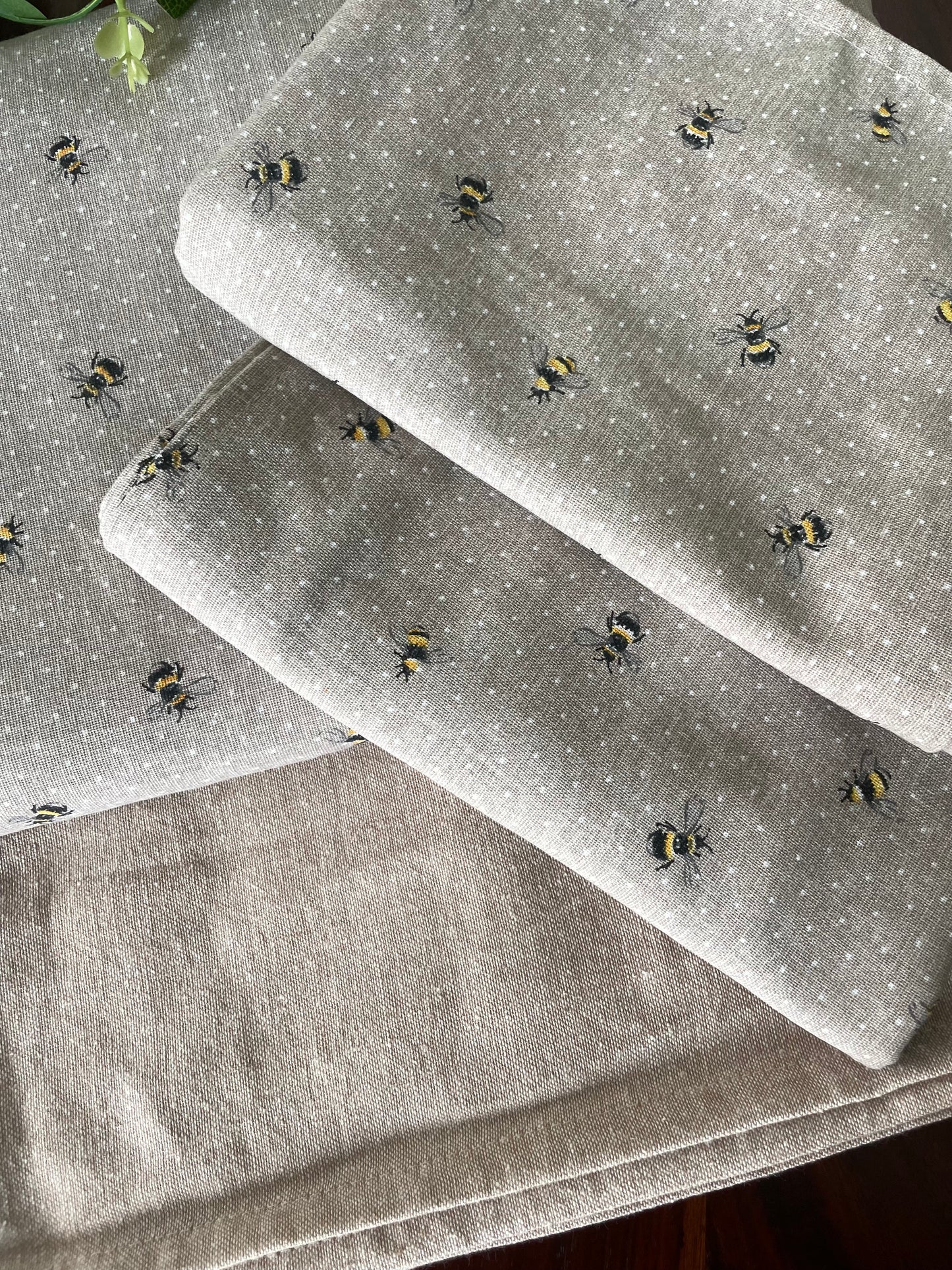 Bee Print King Size Cotton Bedspread 100x110 in