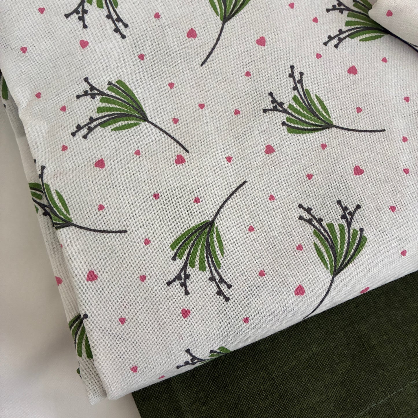 Blush & Bloom Queen Size Bedspread 90x100 inches ( 2 PILLOW COVERS)