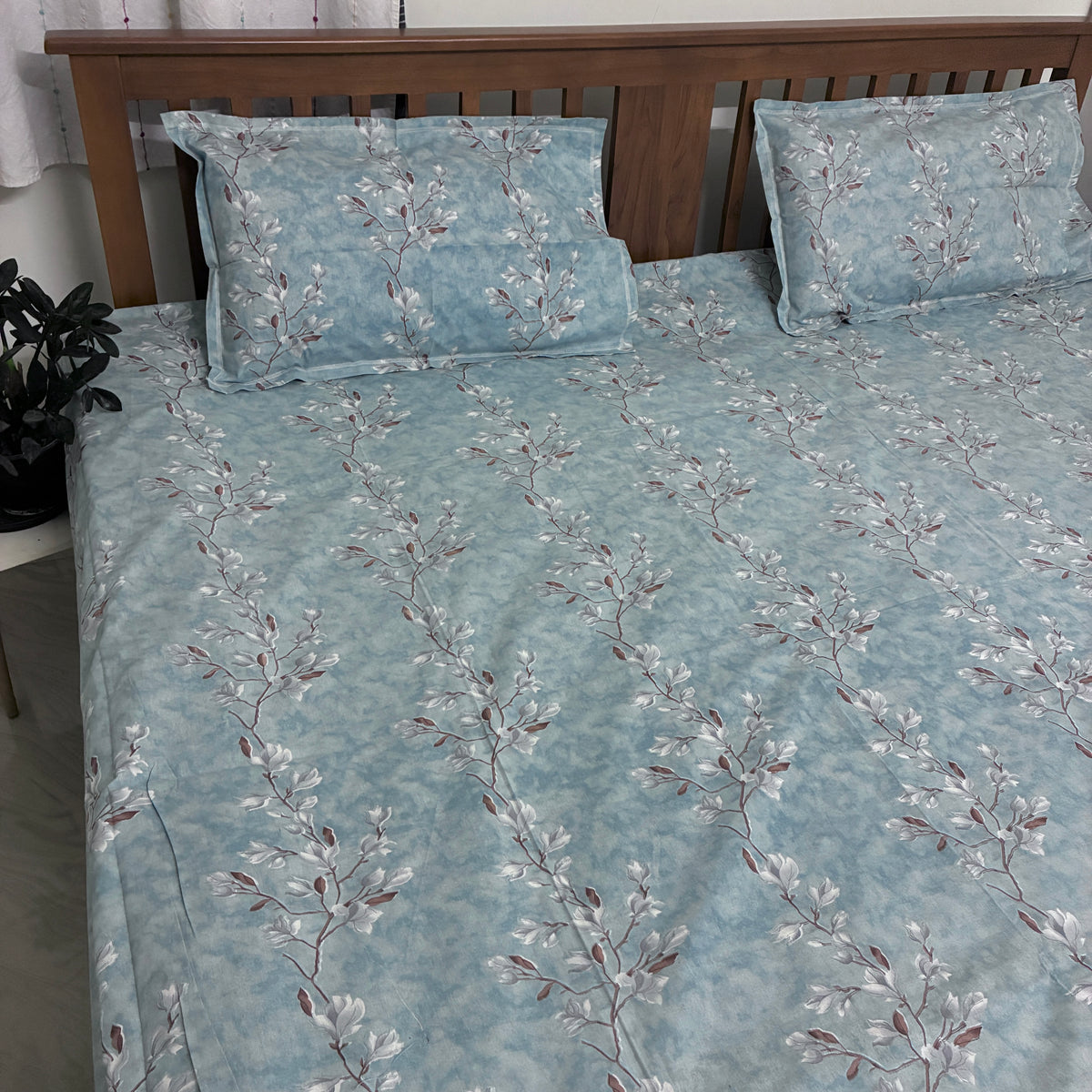 Super King Size Bedspread 120x 120 inches (2 PILLOW COVERS)