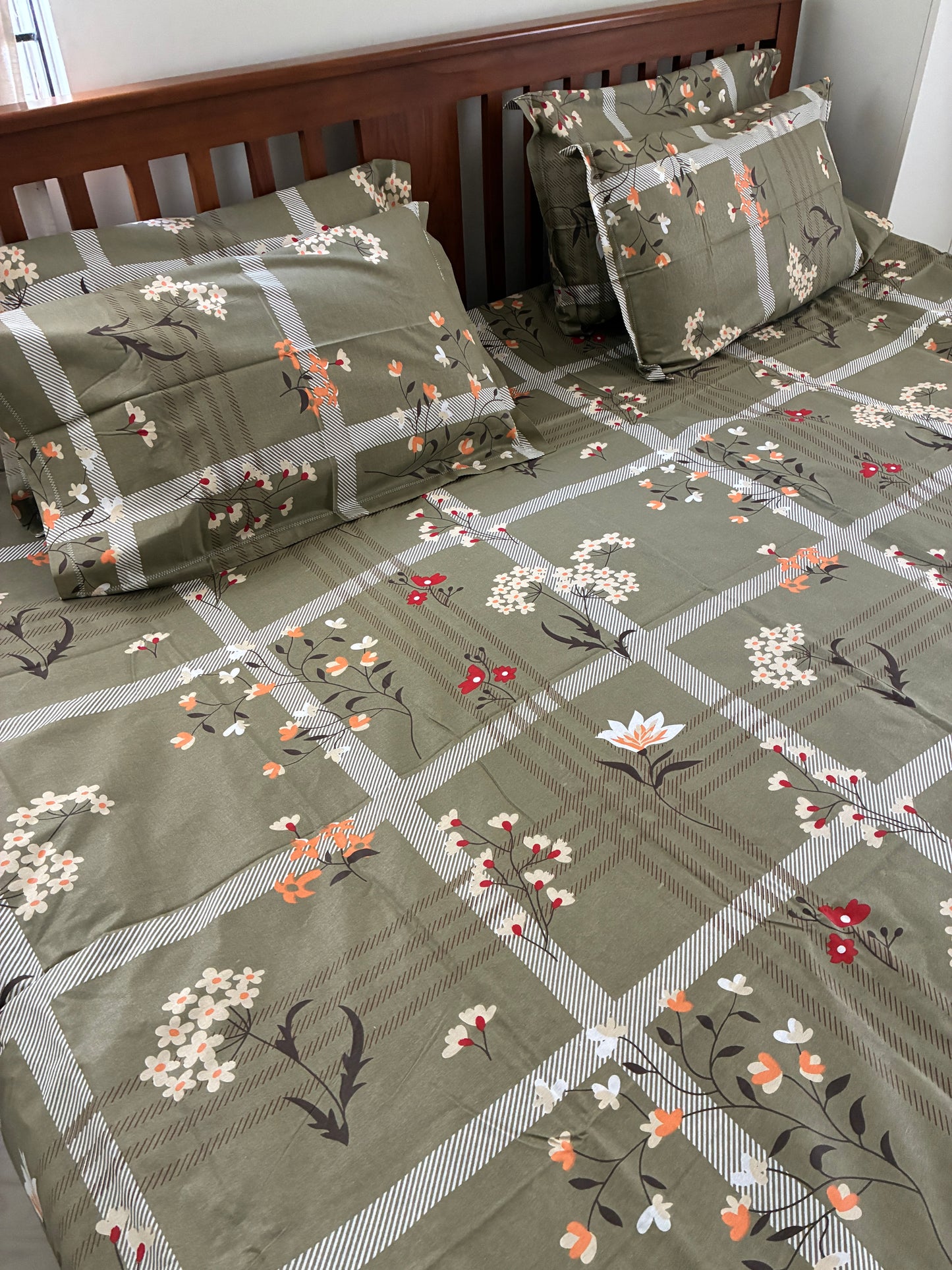 Super King Size Bedspread 110 x 120 inches With 4 Pillow Covers