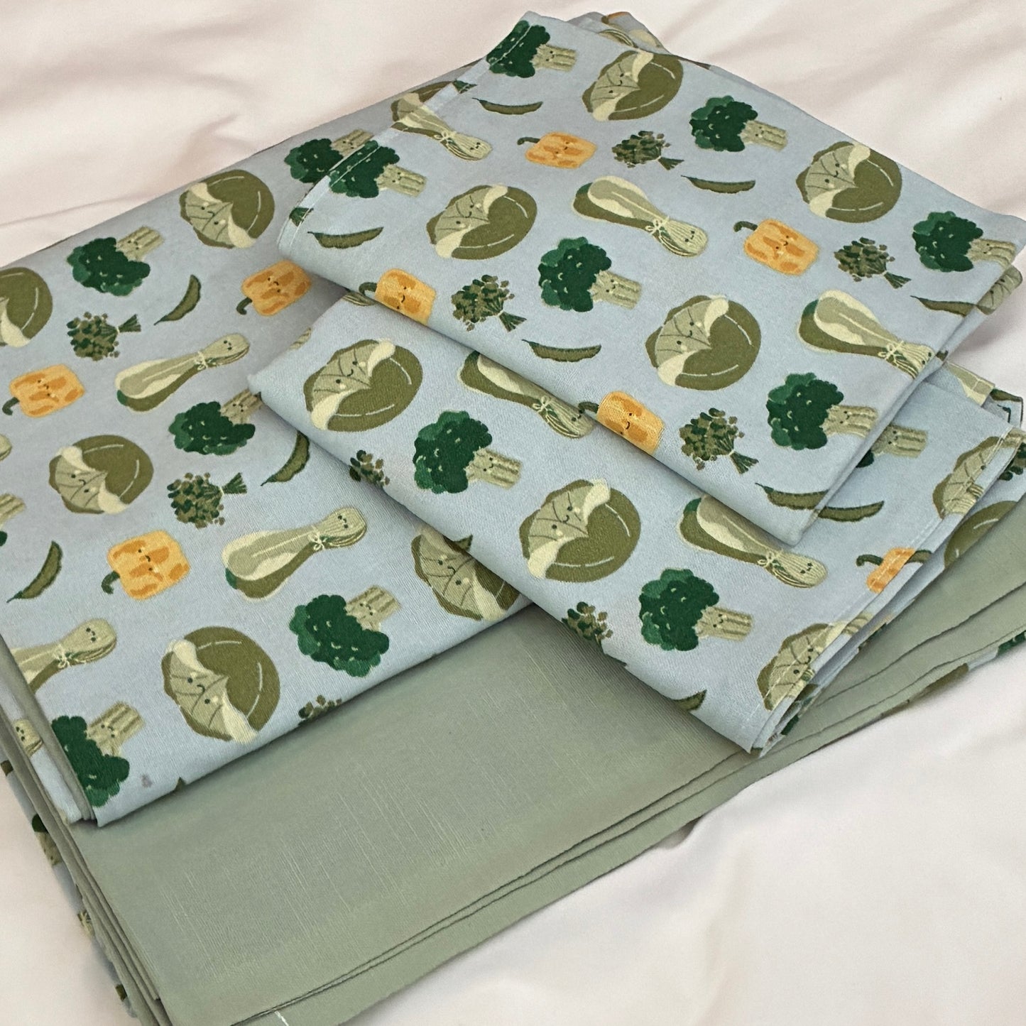 Green Veggies King Size Cotton Bedspread 100x110 in (2 pillow covers)