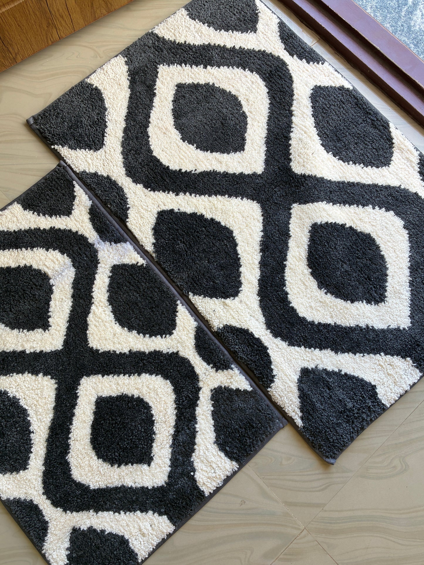 Anti Slip Black Diamond Floor mats (set of 2) (40x60cm) (50x82cm)
