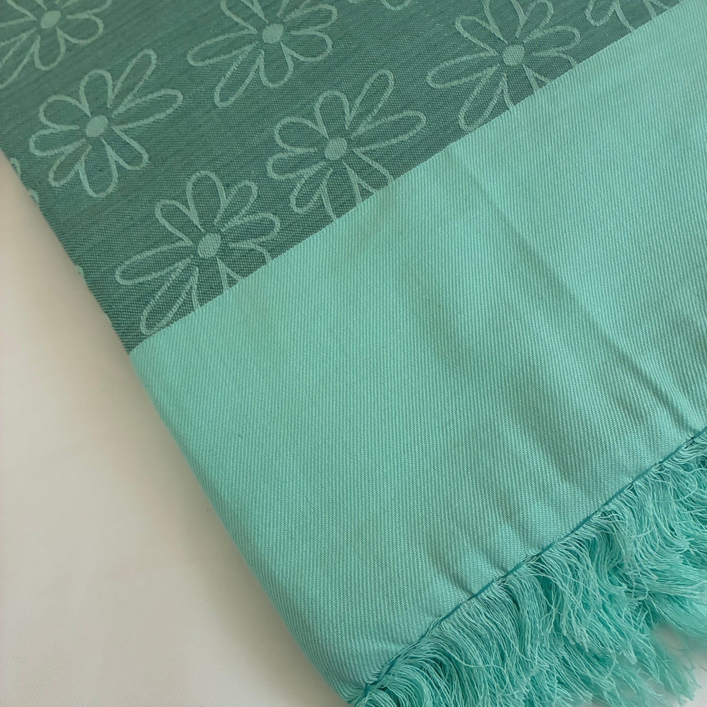 Green Daisy Single Size Blanket / Throw