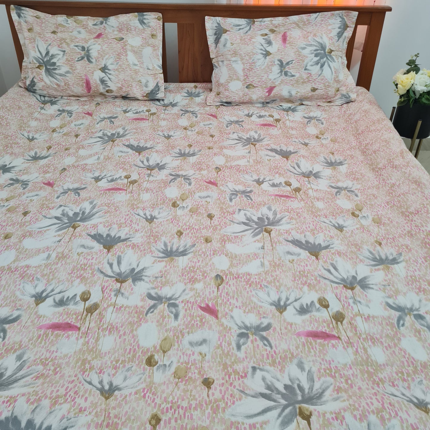 Pink floral Queen bedspread 90x100 in