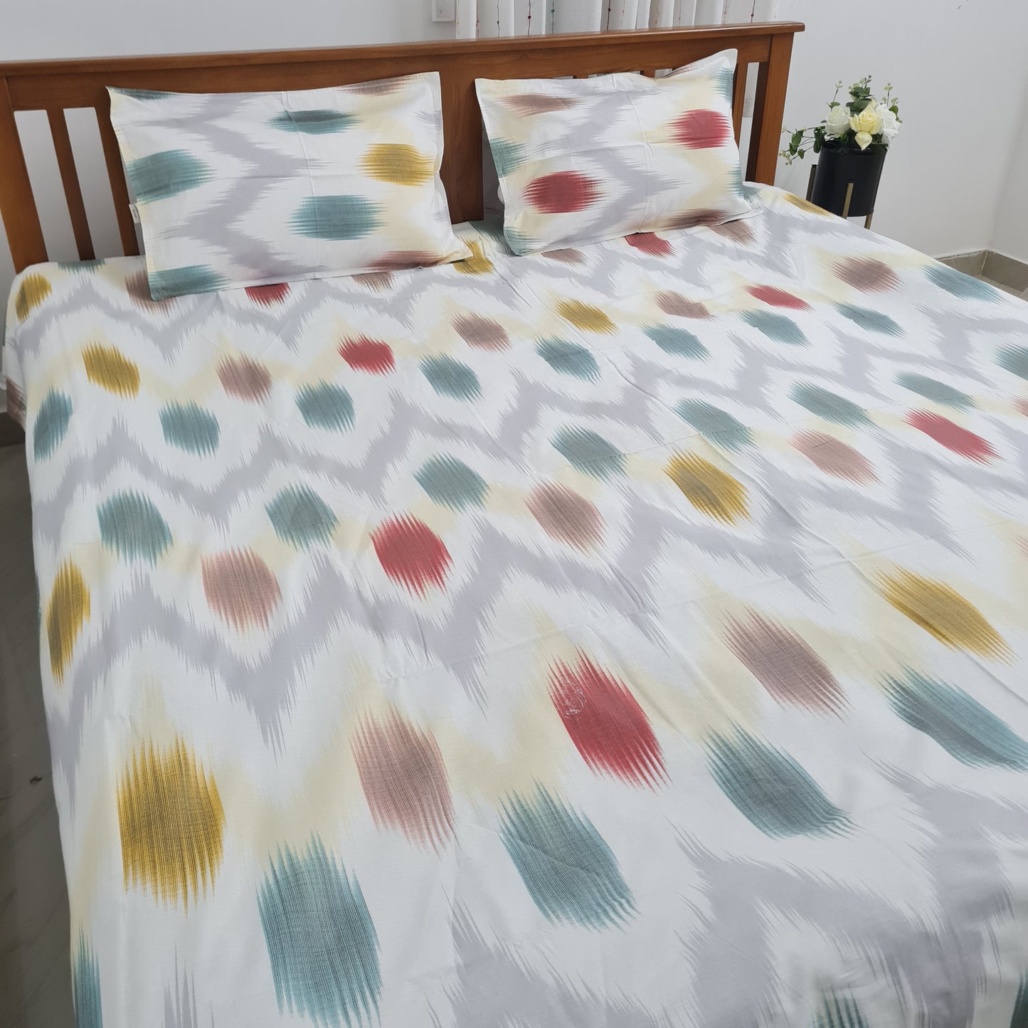 Multicolour abstract Queen bedspread 90x100 in