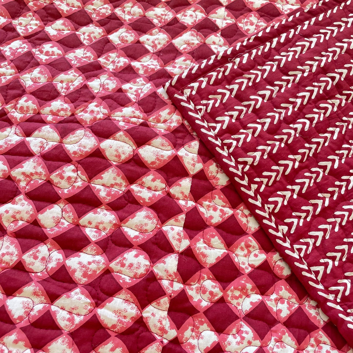 Maroon geometric reversible cotton Double Quilts