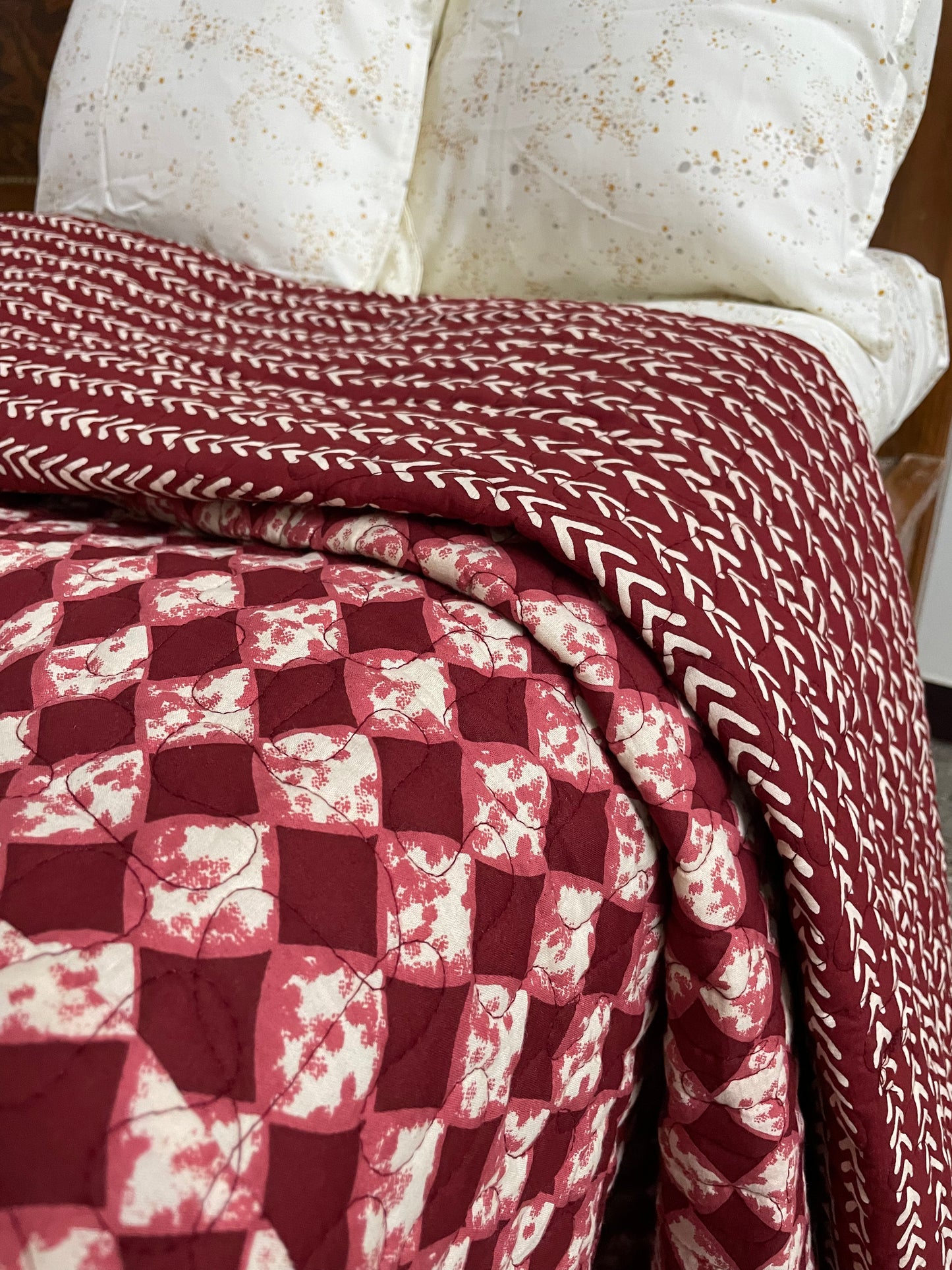 Maroon geometric reversible cotton Double Quilts