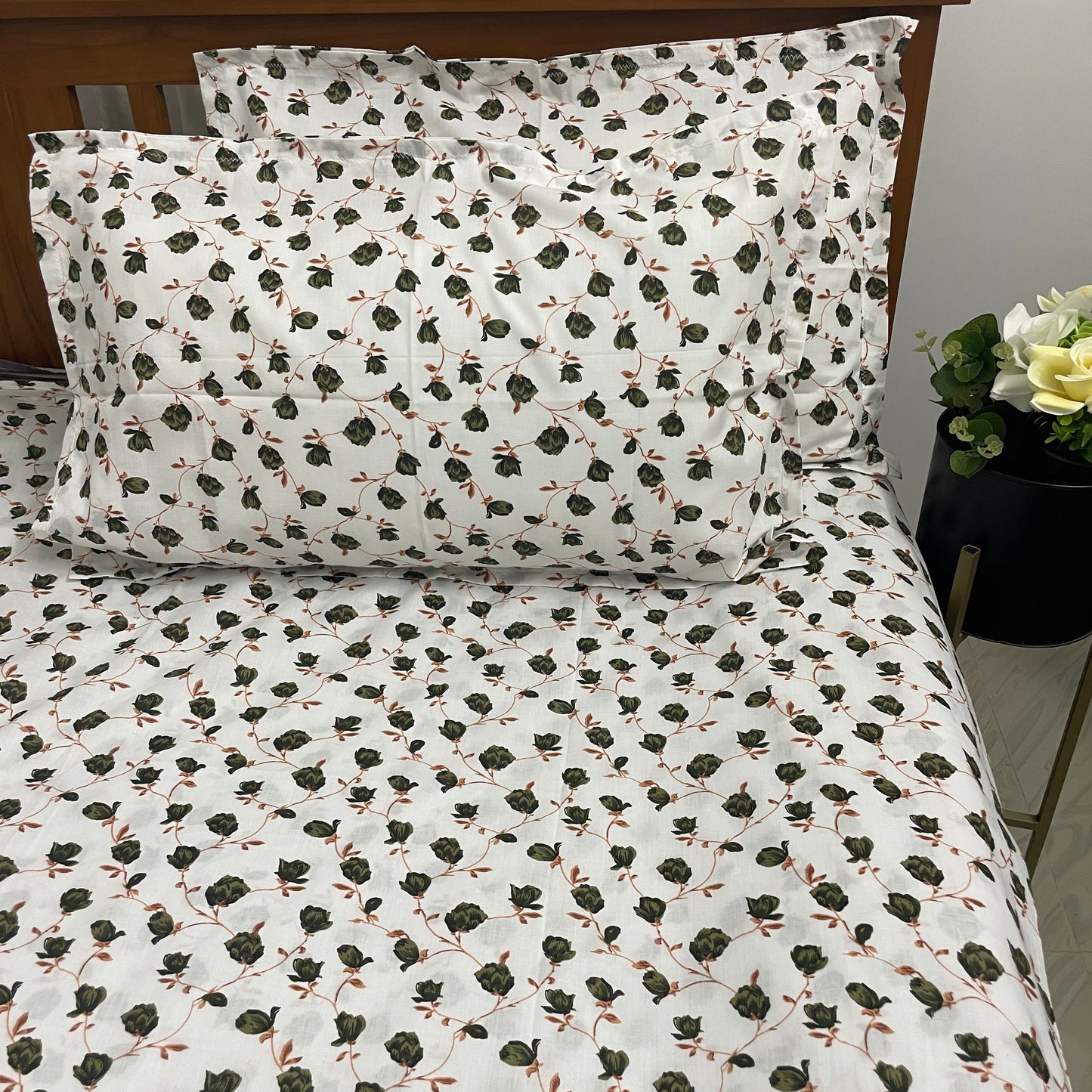 Green floral single bedspread 60 x 90 in