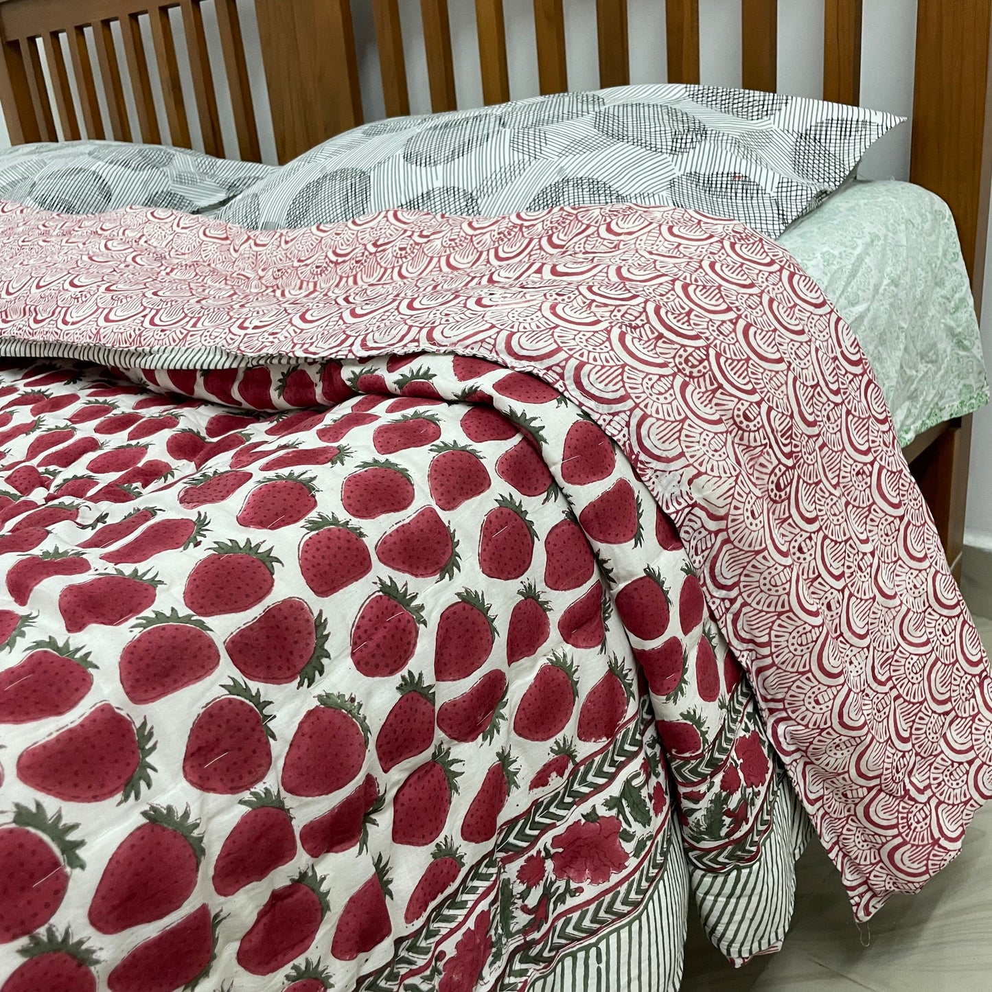 Strawberry reversible cotton Double Quilts